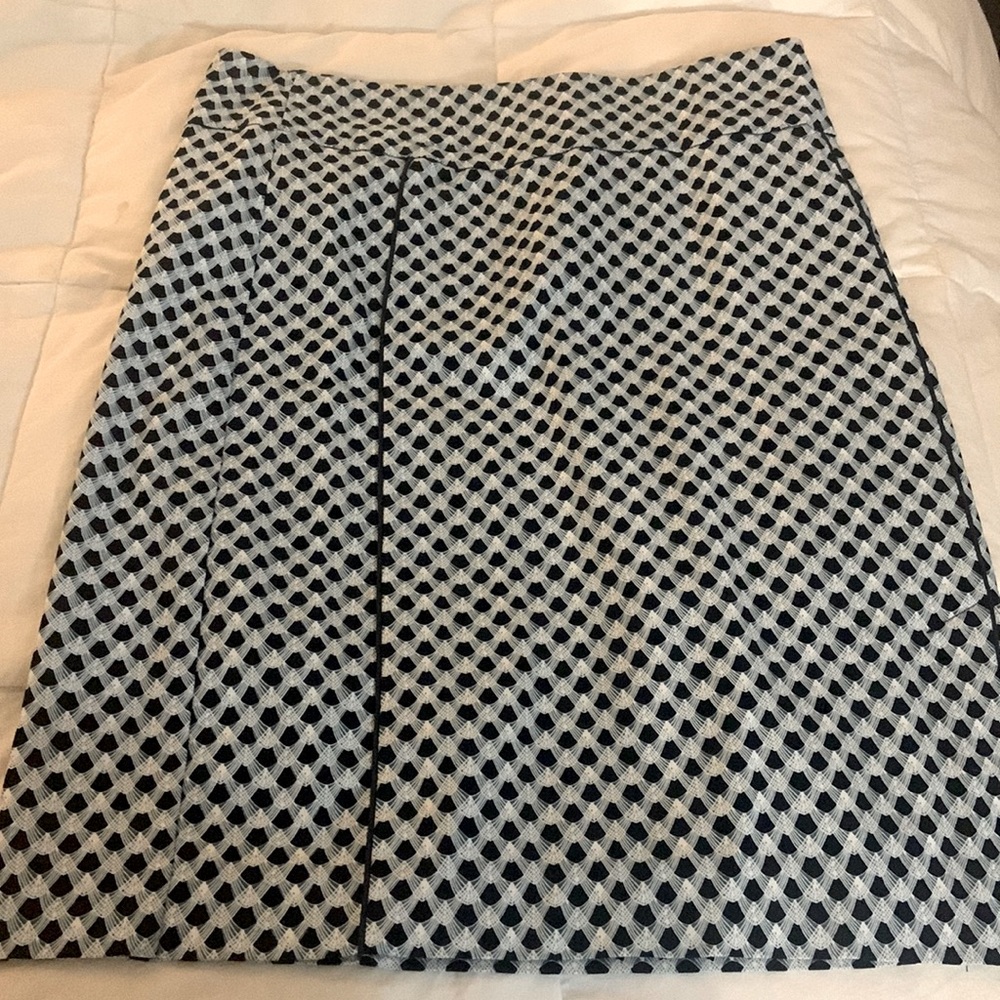 🔥HOT SALE $10 pencil skirt. Navy.aqua and white with a small side slit